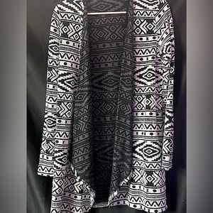 Black and white long sleeve American eagle tribal print cardigan